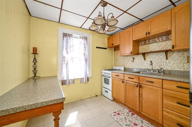92-05 218th Place, Queens Village, NY 11428