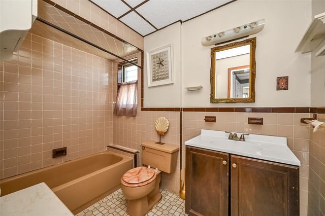 92-05 218th Place, Queens Village, NY 11428