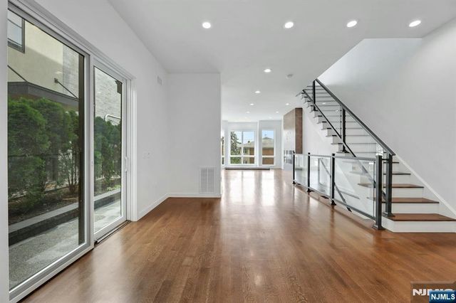 716 Undercliff Avenue 716, Edgewater, NJ 07020