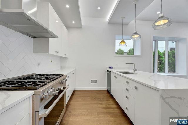 716 Undercliff Avenue 716, Edgewater, NJ 07020