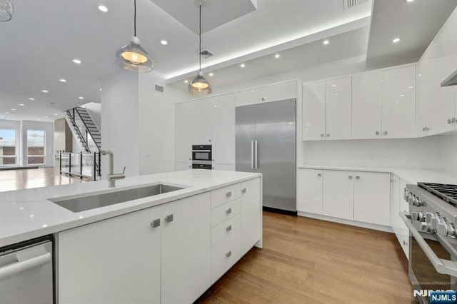 716 Undercliff Avenue 716, Edgewater, NJ 07020