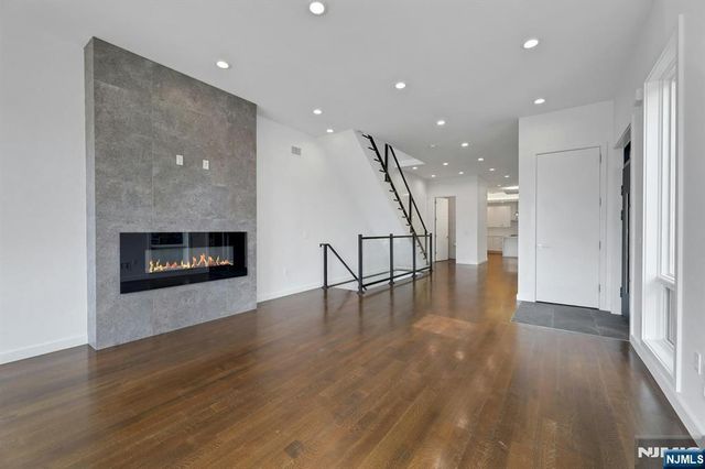 716 Undercliff Avenue 716, Edgewater, NJ 07020