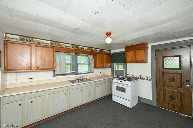 893 Norton Avenue, Barberton, OH 44203