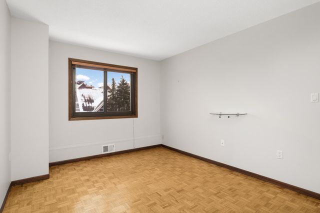 400 Groveland Avenue 413, Minneapolis, MN 55403