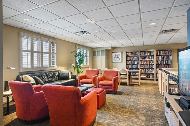 400 Groveland Avenue 413, Minneapolis, MN 55403