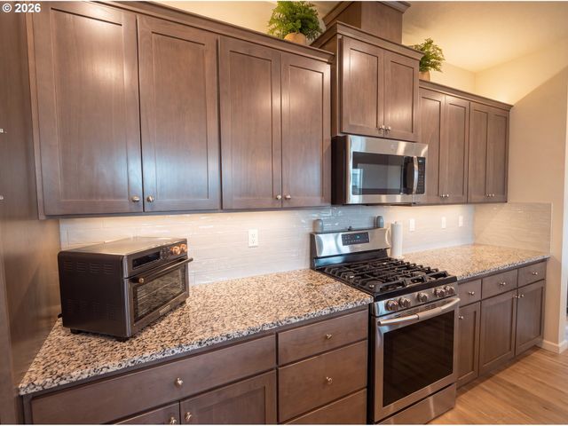 7275 Se BRISTLETAIL Ln, Hillsboro, OR 97129