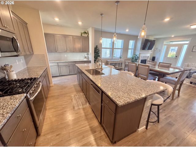 7275 Se BRISTLETAIL Ln, Hillsboro, OR 97129