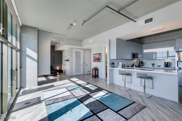 353 East Bonneville Avenue 816, Las Vegas, NV 89101