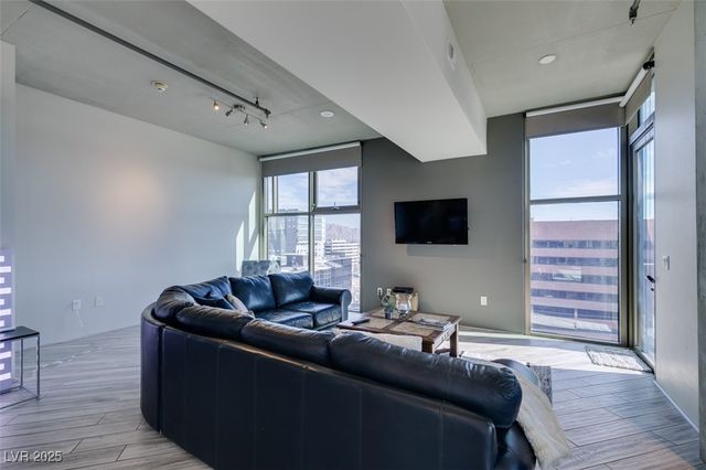 353 East Bonneville Avenue 816, Las Vegas, NV 89101