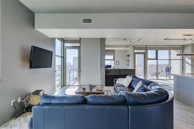 353 East Bonneville Avenue 816, Las Vegas, NV 89101