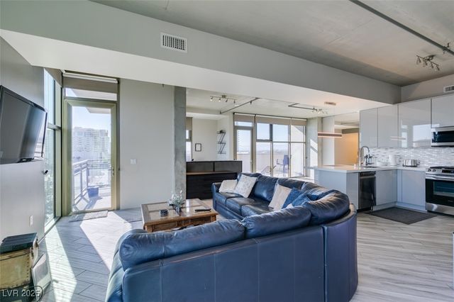 353 East Bonneville Avenue 816, Las Vegas, NV 89101