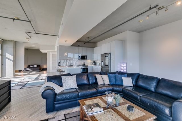 353 East Bonneville Avenue 816, Las Vegas, NV 89101