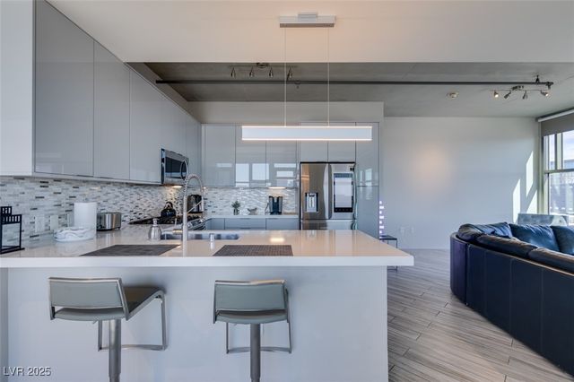 353 East Bonneville Avenue 816, Las Vegas, NV 89101