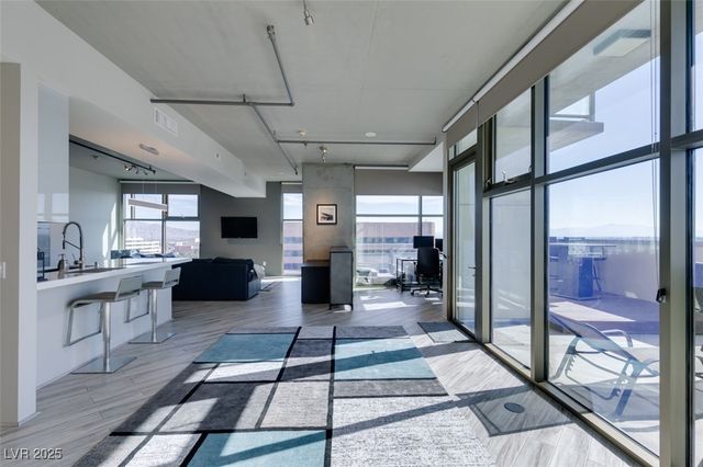 353 East Bonneville Avenue 816, Las Vegas, NV 89101