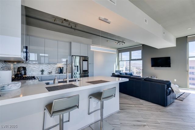 353 East Bonneville Avenue 816, Las Vegas, NV 89101