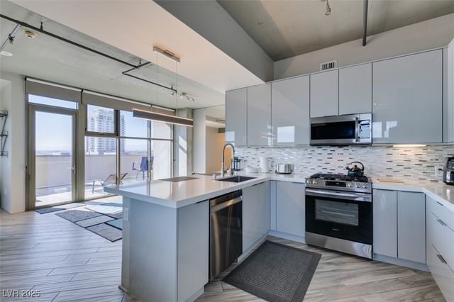 353 East Bonneville Avenue 816, Las Vegas, NV 89101