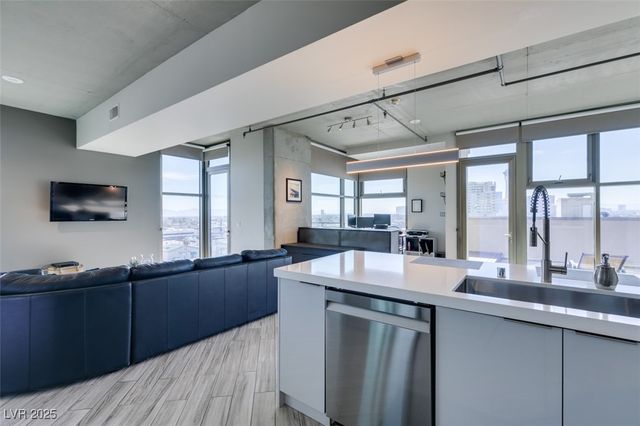 353 East Bonneville Avenue 816, Las Vegas, NV 89101