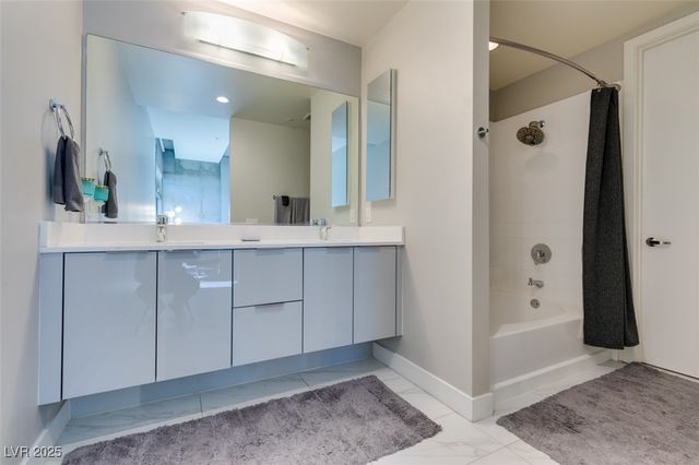 353 East Bonneville Avenue 816, Las Vegas, NV 89101