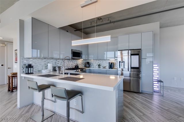 353 East Bonneville Avenue 816, Las Vegas, NV 89101