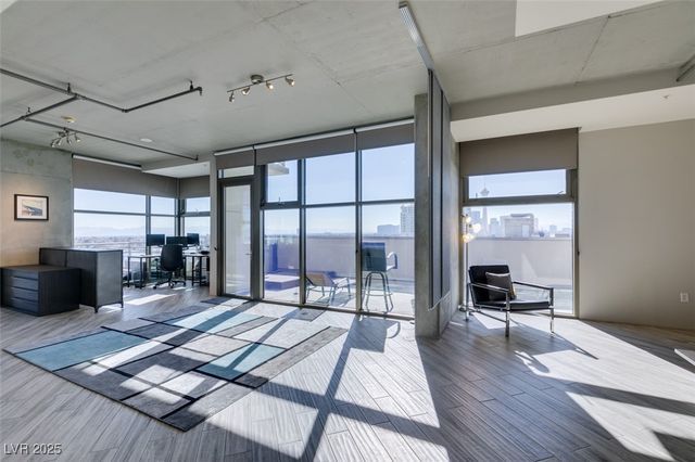 353 East Bonneville Avenue 816, Las Vegas, NV 89101