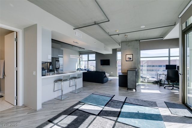 353 East Bonneville Avenue 816, Las Vegas, NV 89101