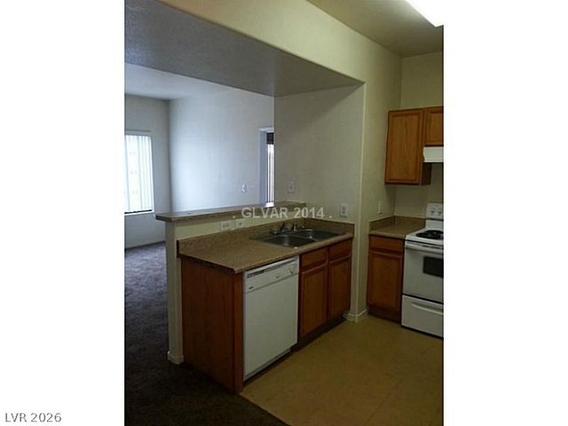 2121 HUSSIUM HILLS Street 206, Las Vegas, NV 89108