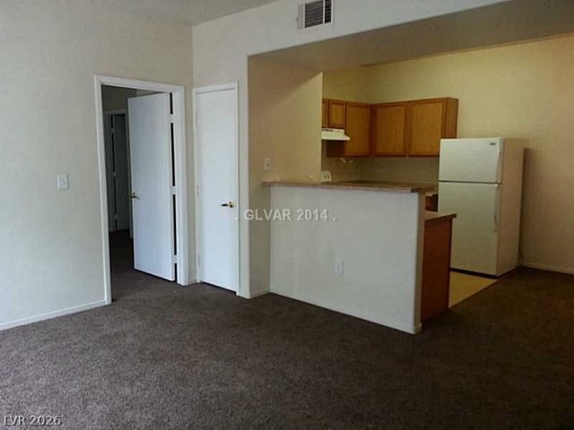 2121 HUSSIUM HILLS Street 206, Las Vegas, NV 89108