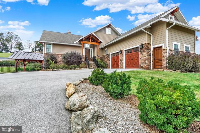 932 RAVER RD, Glen Rock, PA 17327