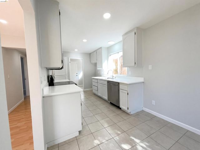 2270 Bayberry Cir, Pittsburg, CA 94565