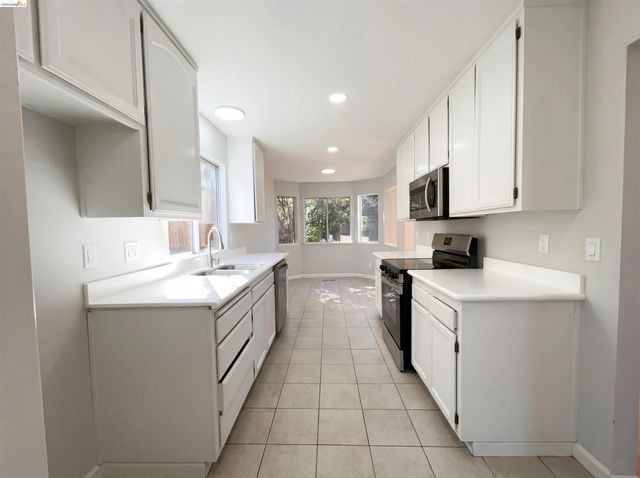 2270 Bayberry Cir, Pittsburg, CA 94565