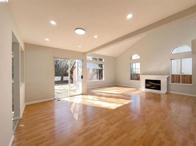 2270 Bayberry Cir, Pittsburg, CA 94565