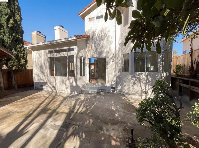 2270 Bayberry Cir, Pittsburg, CA 94565