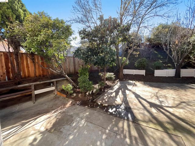 2270 Bayberry Cir, Pittsburg, CA 94565