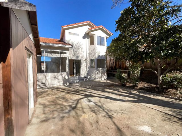 2270 Bayberry Cir, Pittsburg, CA 94565