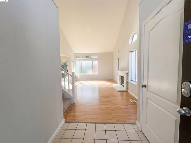 2270 Bayberry Cir, Pittsburg, CA 94565