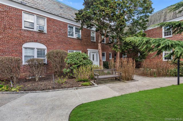 35 Floral Boulevard 1A, Floral Park, NY 11001