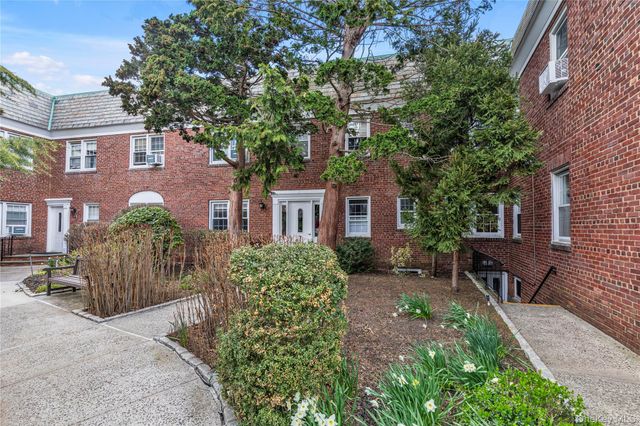35 Floral Boulevard 1A, Floral Park, NY 11001
