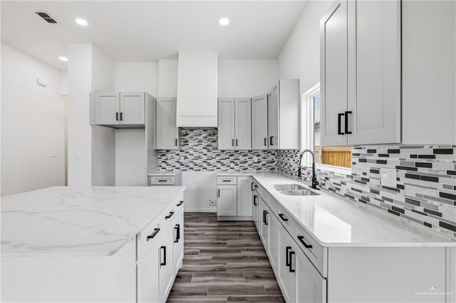 6108 N Rayo Del Sol Street, Edinburg, TX 78542