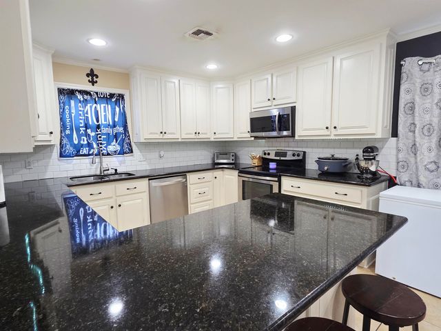 612 Gaynell Drive, Houma, LA 70364