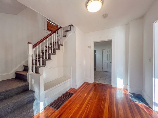 1146 Chestnut St, Newton, MA 02464