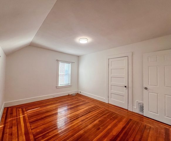 1146 Chestnut St, Newton, MA 02464
