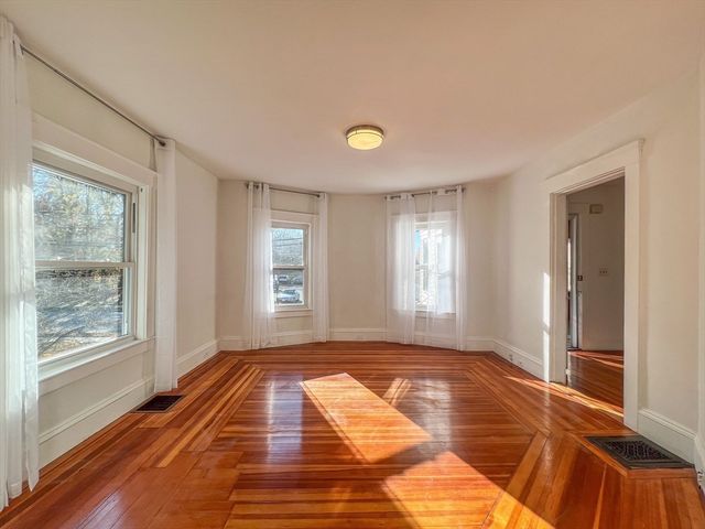 1146 Chestnut St, Newton, MA 02464