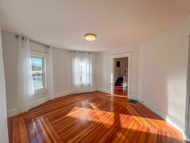 1146 Chestnut St, Newton, MA 02464