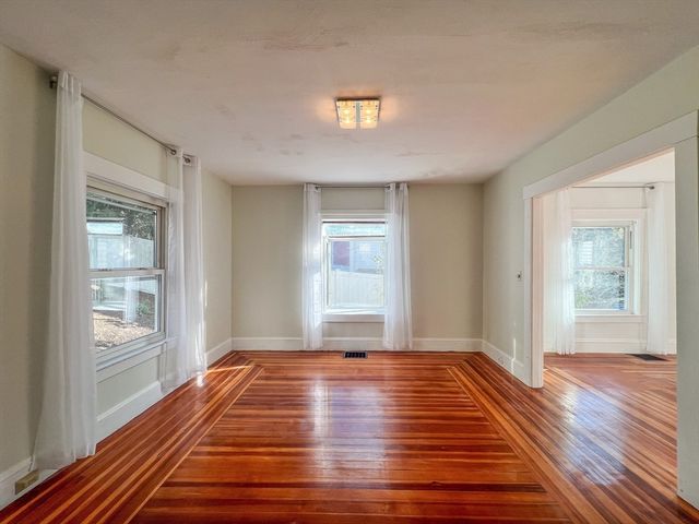 1146 Chestnut St, Newton, MA 02464