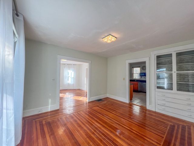 1146 Chestnut St, Newton, MA 02464