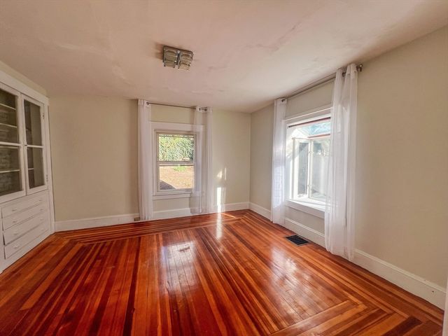 1146 Chestnut St, Newton, MA 02464