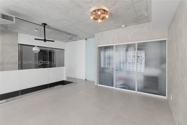 690 SW 1st Ct PHII12, Miami, FL 33130