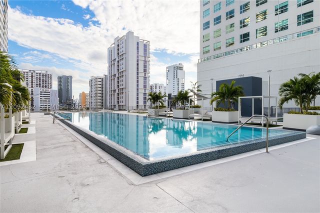 690 SW 1st Ct PHII12, Miami, FL 33130