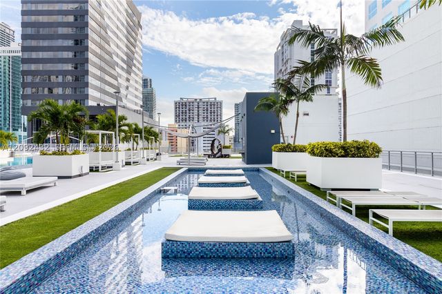 690 SW 1st Ct PHII12, Miami, FL 33130