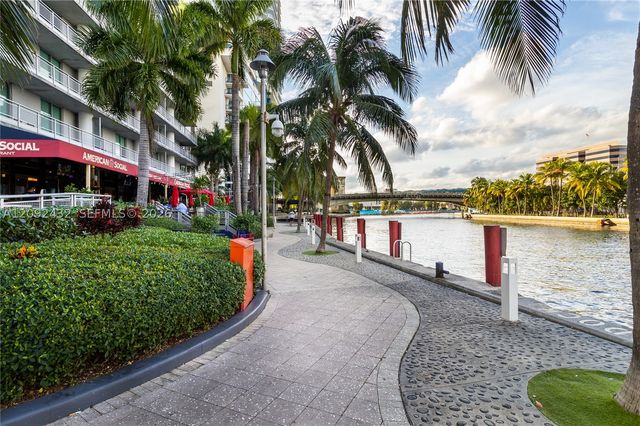 690 SW 1st Ct PHII12, Miami, FL 33130
